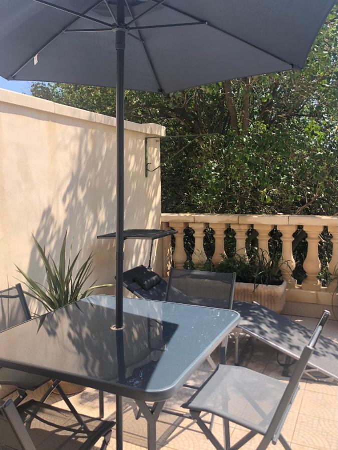 Cote Jardin Est Un Spacieux Et Lumineux T3, Entierement Renove, A 2 Pas De L'Herault Et A 10Min Du Bord De Mer Proche Du Centre Historique Et Du Fabuleux Chateau Laurens, Vous Apprecierez Le Calme De Sa Belle Terrasse Et La Vue Superbe Sur Le Jardin Agde Kültér fotó